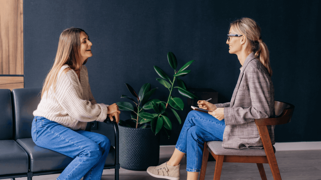 Séance bilan de compétences en présentiel entre une consultante et sa bénéficiaire