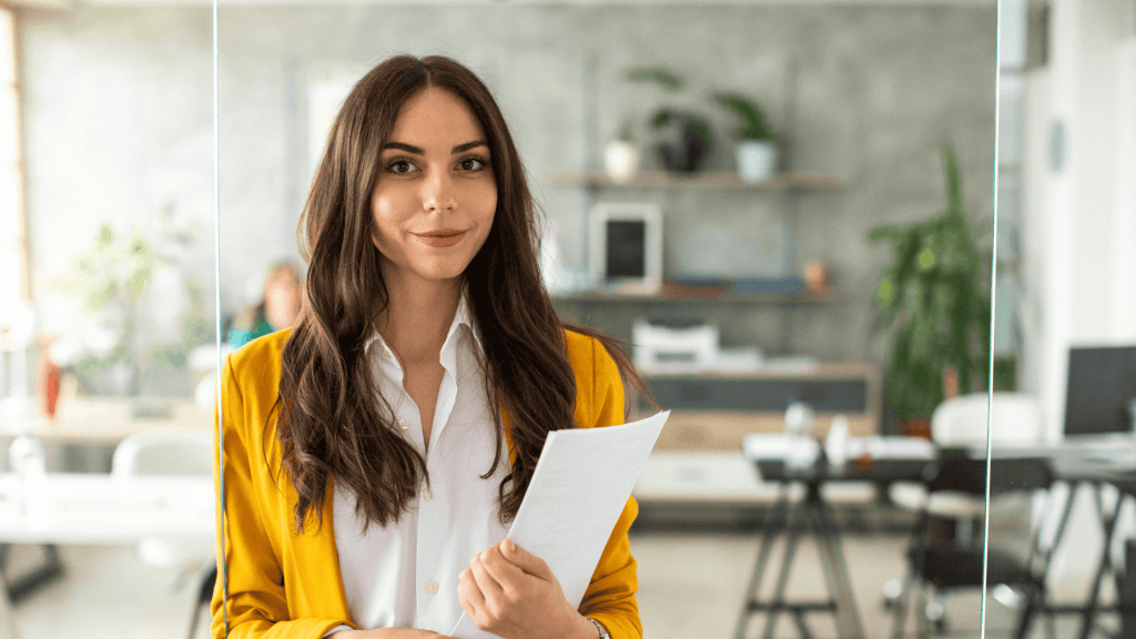 Femme salarié qui se demande comment faire un bilan de compétences